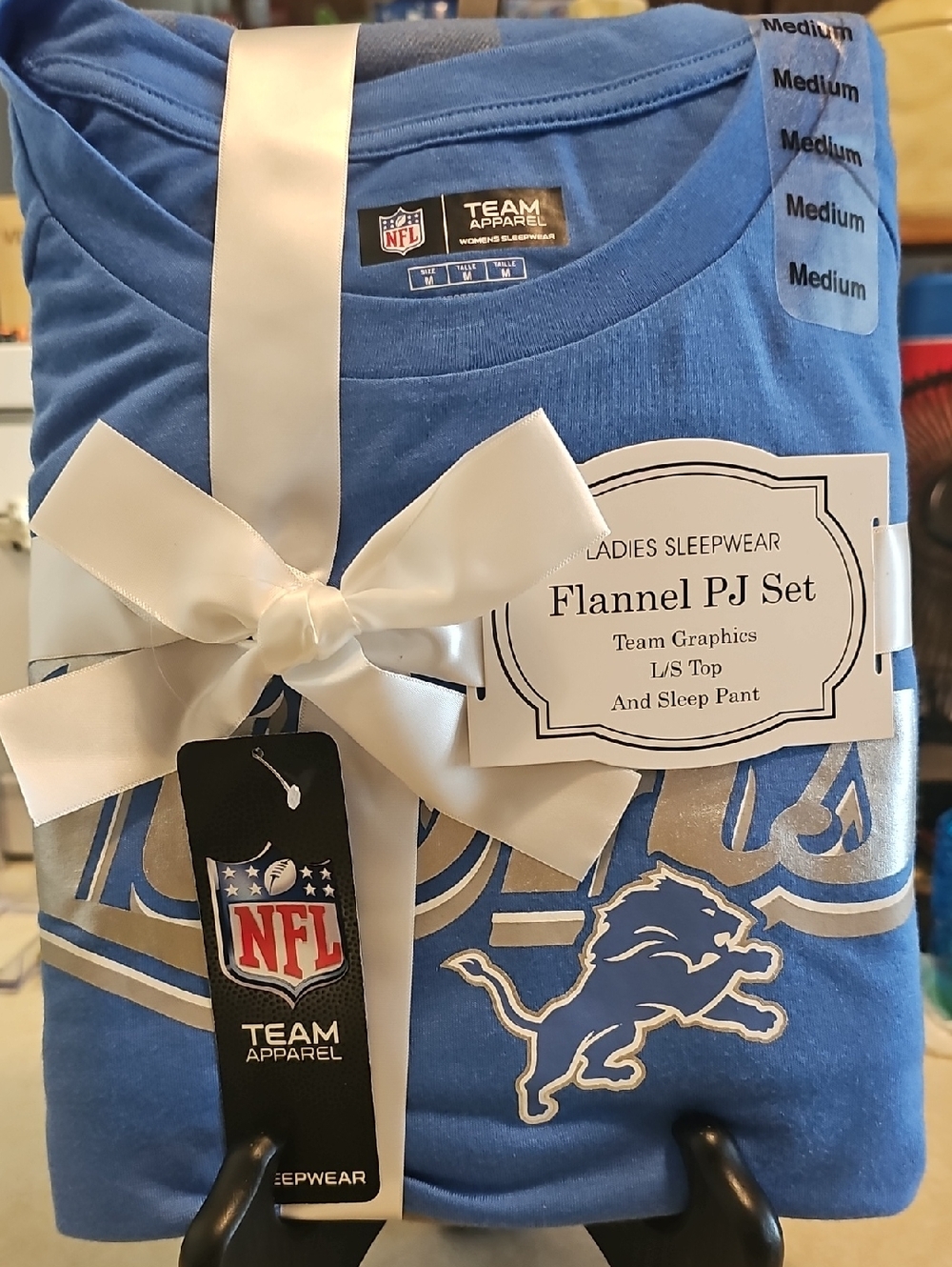 Team Apparel Women's Blue Flannel PJ Set - Detroit Lions Graphic